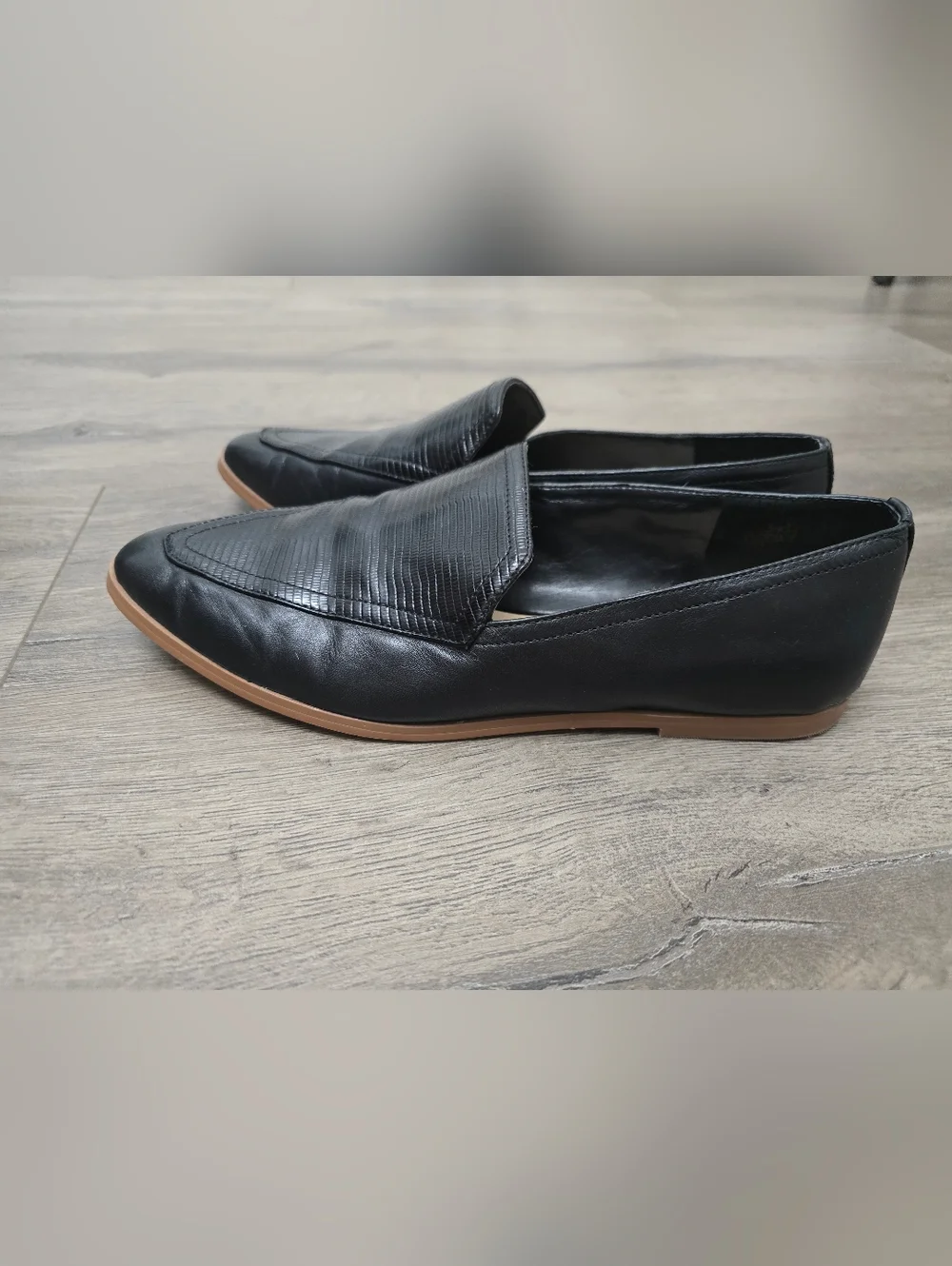 Vince Camuto Finetta Leather Loafer Black Womens Size 7.5 Preppy Classic